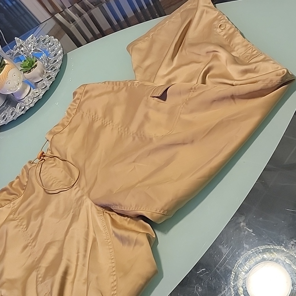 6TH & LN. Satin feel. Cargo convertible capri/pant.14/16